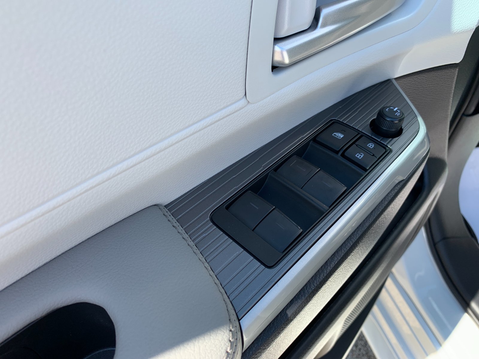 New 2026 Wind Chill Pearl Toyota XLE image 12
