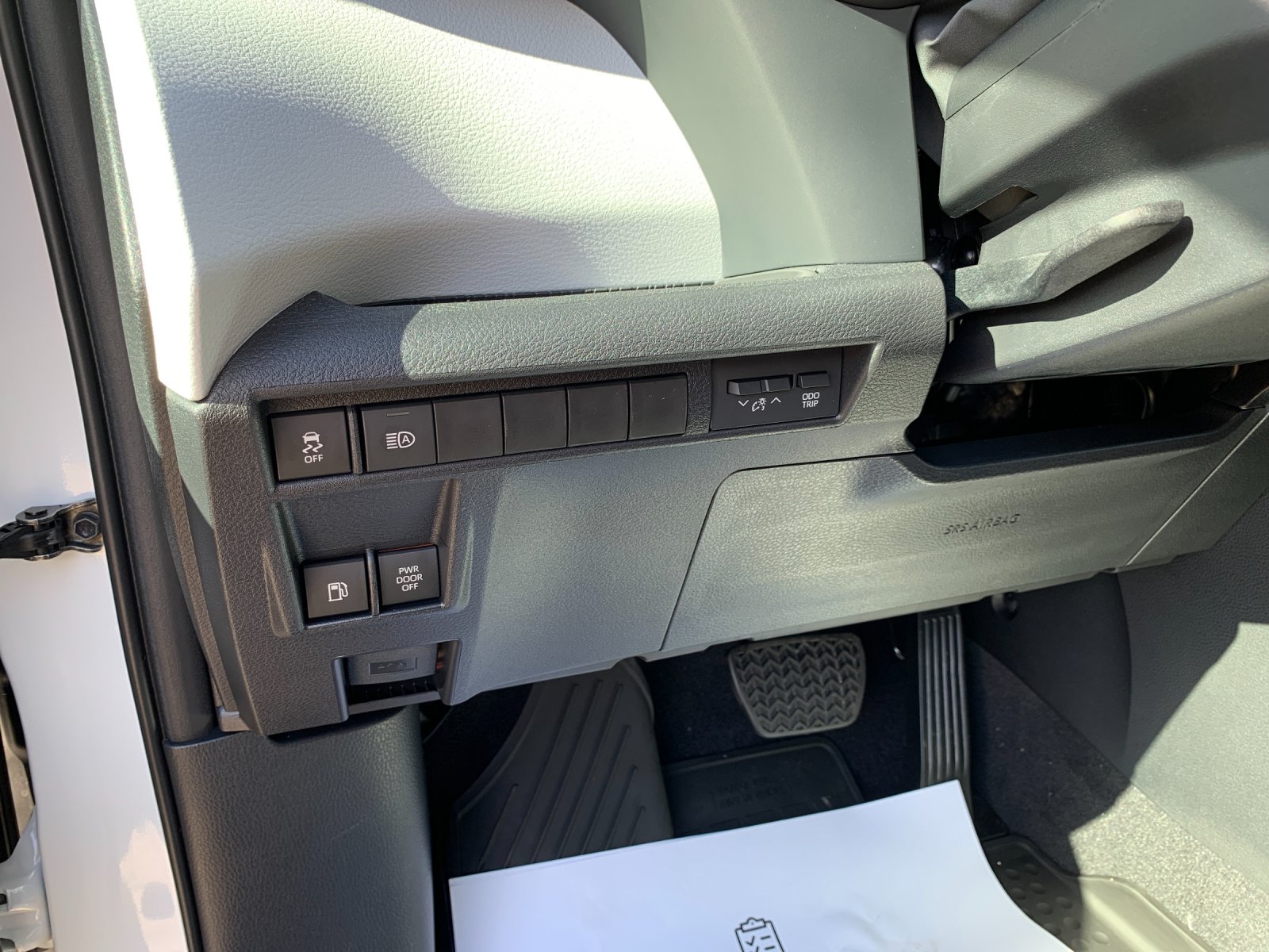 New 2026 Wind Chill Pearl Toyota XLE image 31