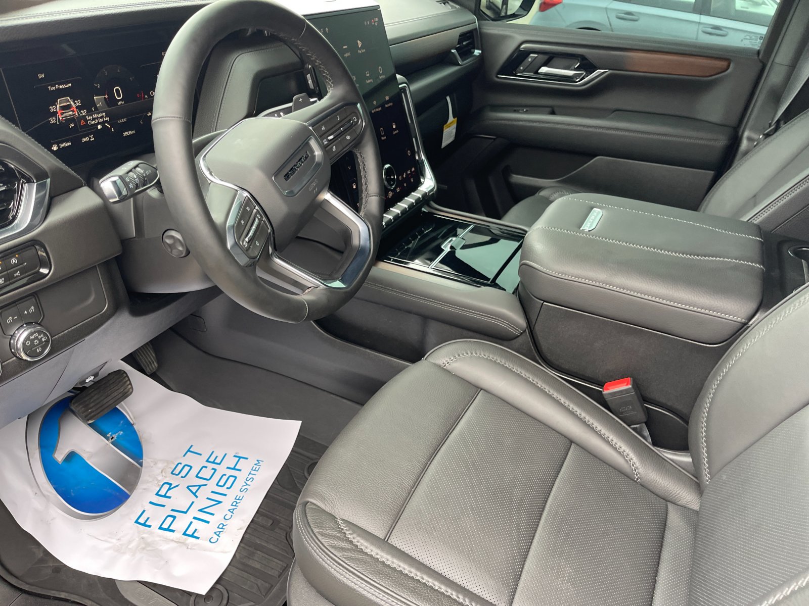 2026 GMC Yukon XL Denali - Photo 10