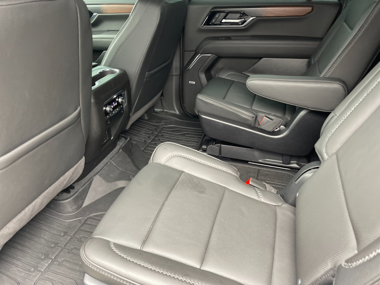 2026 GMC Yukon XL Denali - Photo 13