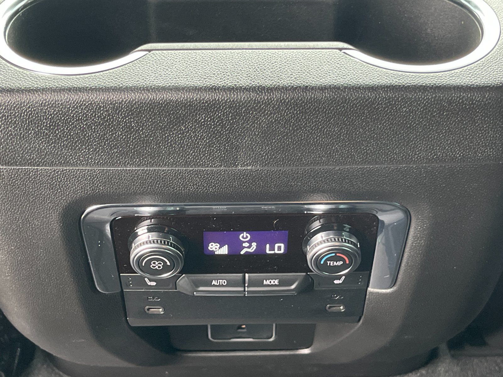 2026 GMC Yukon XL Denali - Photo 14