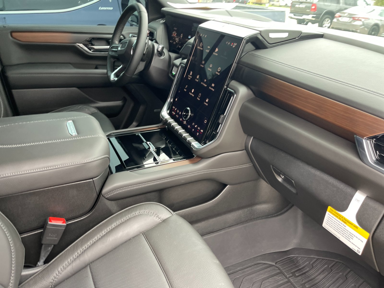 2026 GMC Yukon XL Denali - Photo 18