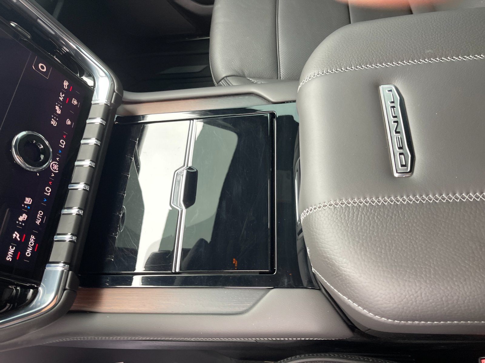 2026 GMC Yukon XL Denali - Photo 23