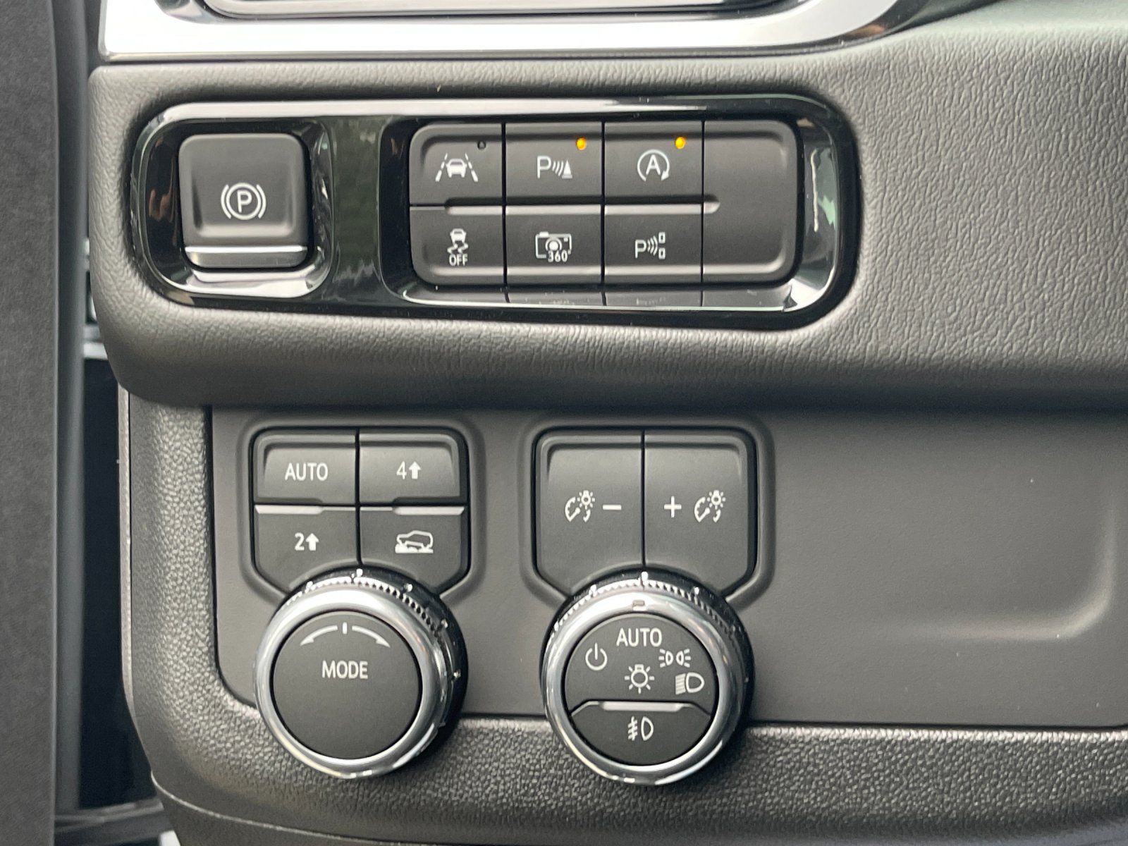2026 GMC Yukon XL Denali - Photo 30