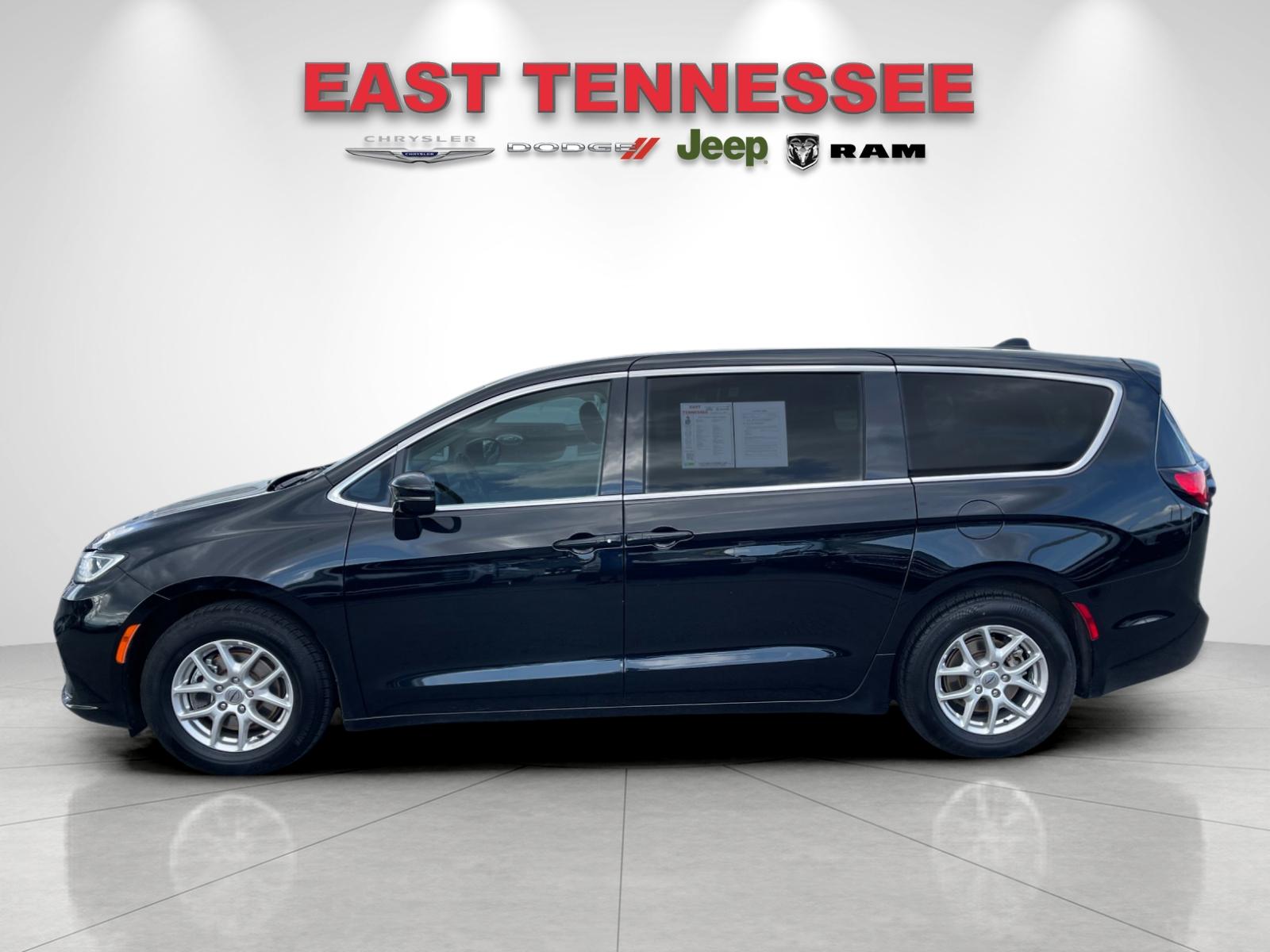Used 2024 Black Chrysler Touring L image 6
