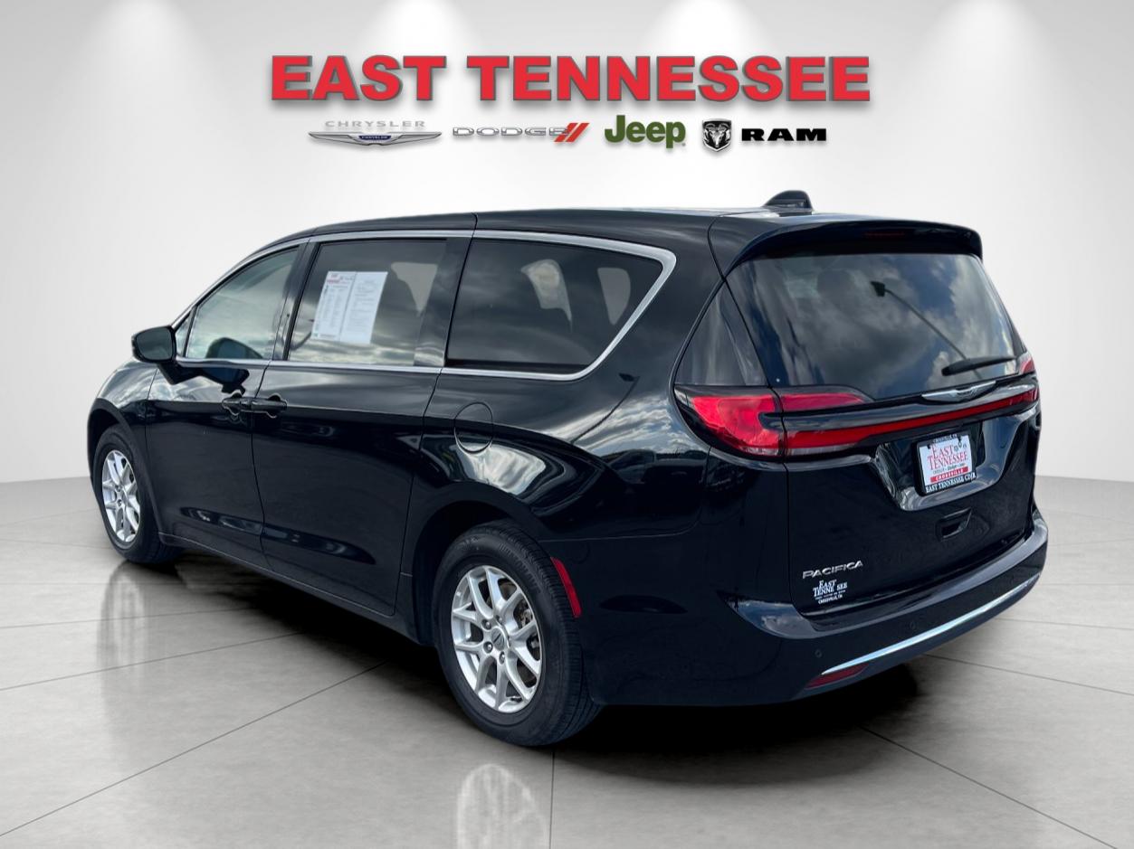 Used 2024 Black Chrysler Touring L image 5