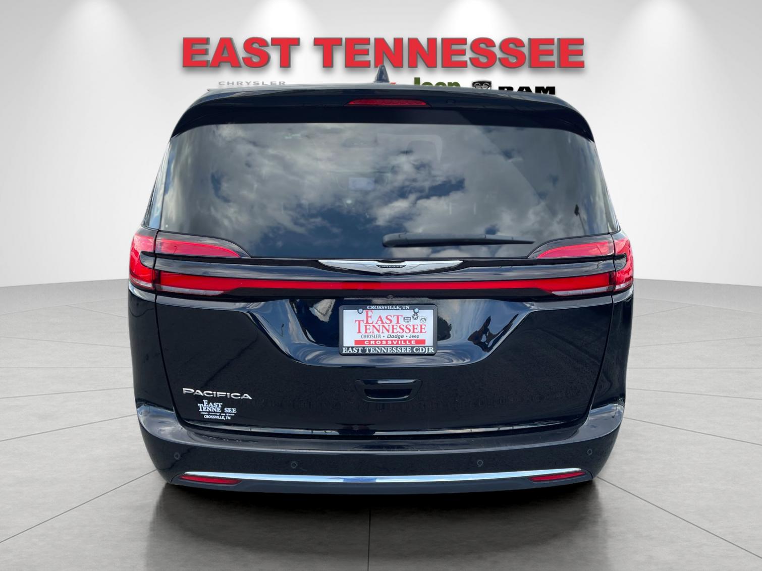 Used 2024 Black Chrysler Touring L image 4