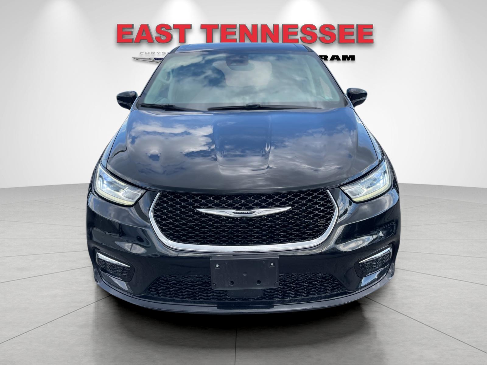 Used 2024 Black Chrysler Touring L image 9