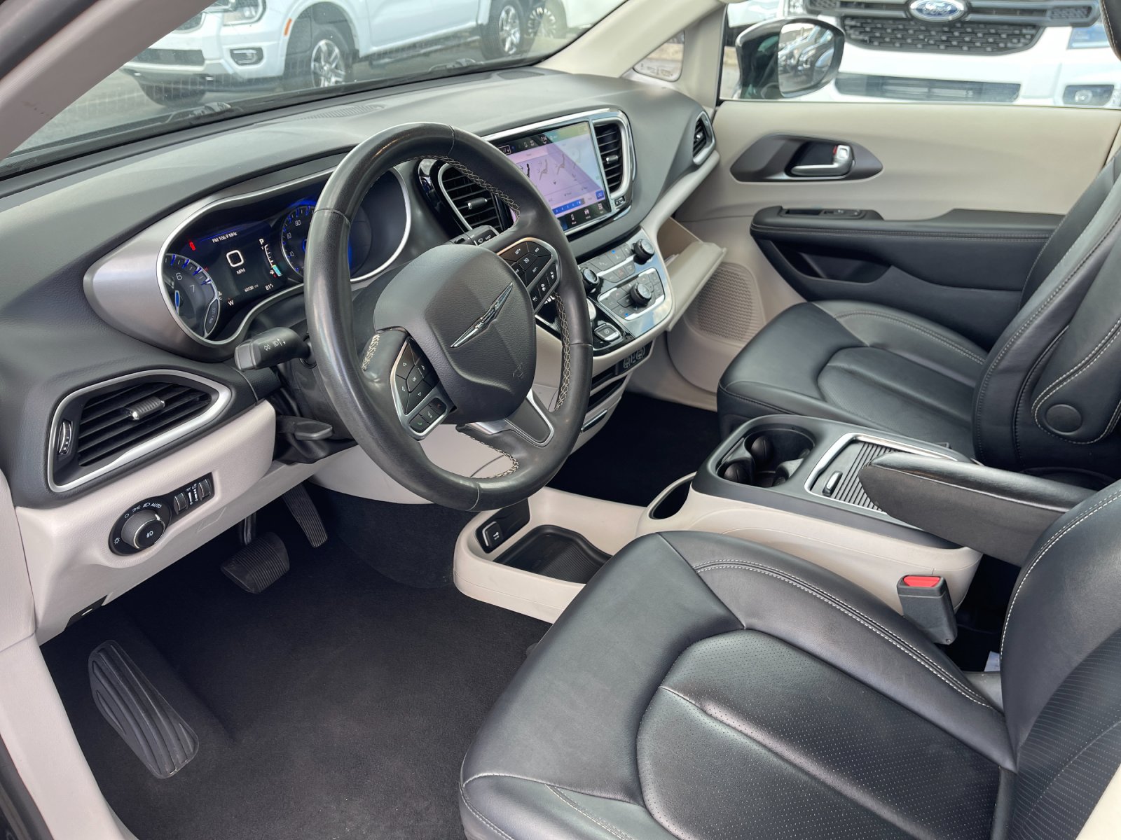 Used 2024 Black Chrysler Touring L image 11