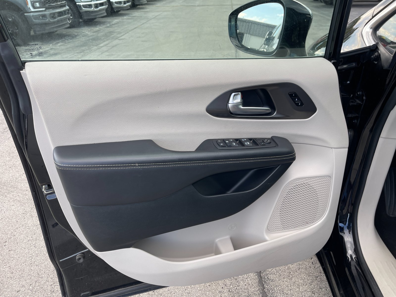 Used 2024 Black Chrysler Touring L image 12