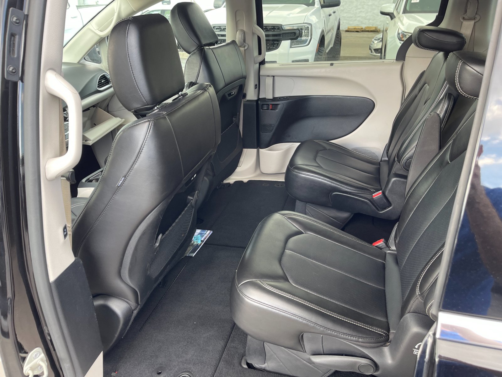 Used 2024 Black Chrysler Touring L image 14