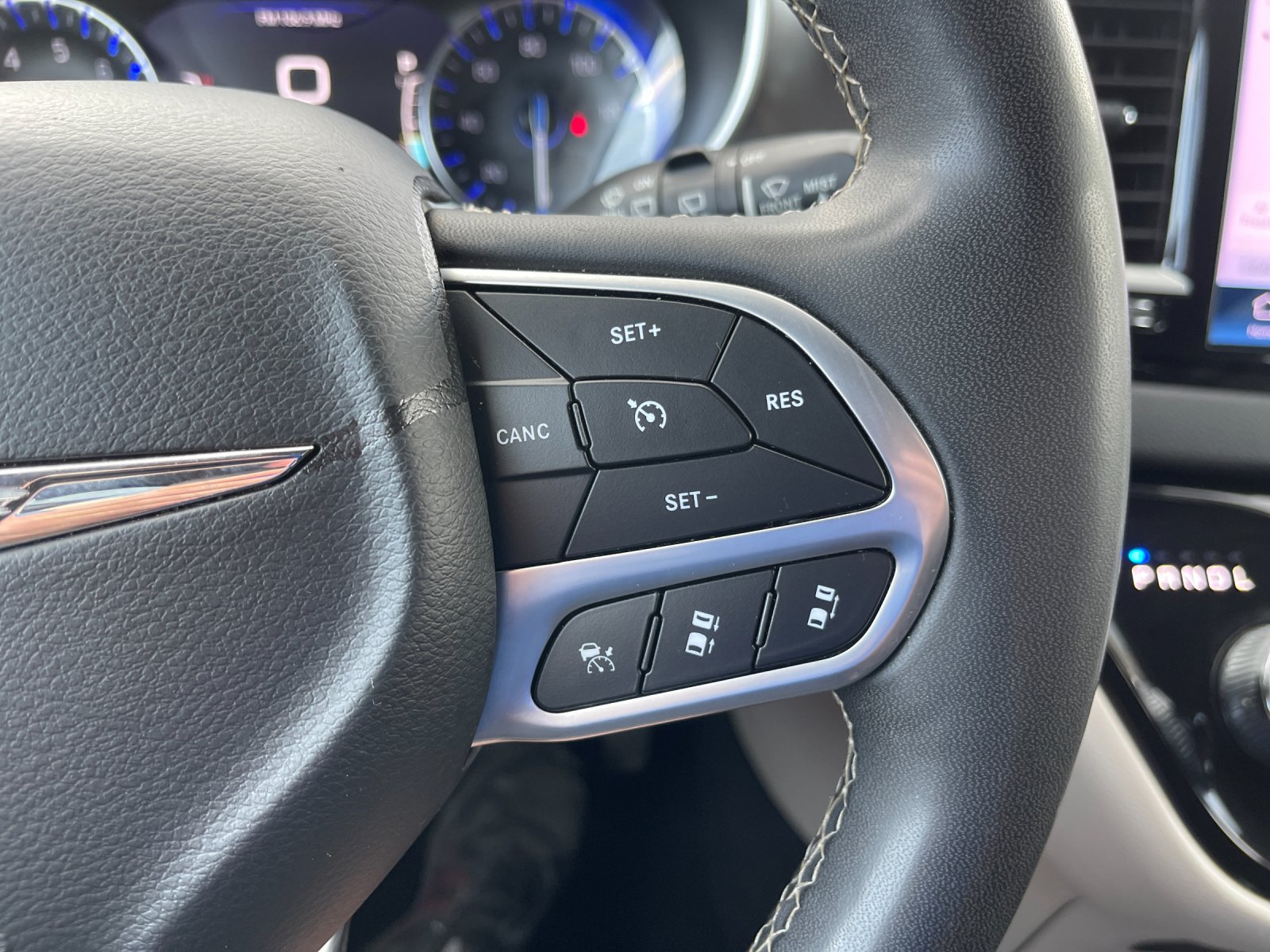 Used 2024 Black Chrysler Touring L image 29