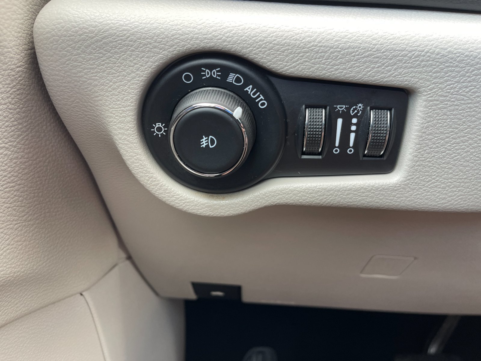 Used 2024 Black Chrysler Touring L image 32