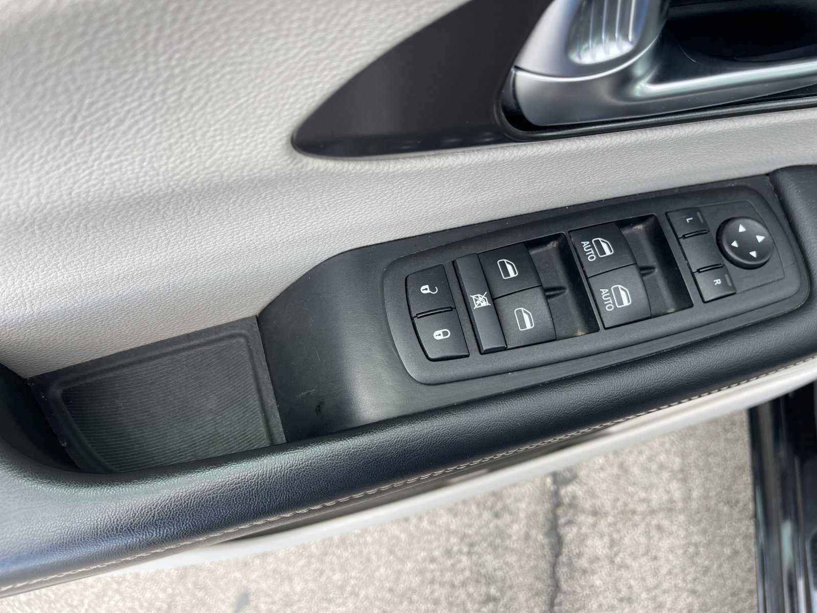 Used 2024 Black Chrysler Touring L image 13
