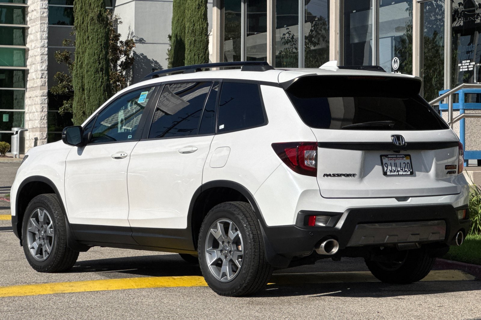 Certified Used 2023 Platinum White Pearl Honda AWD TRAILSPORT image 6