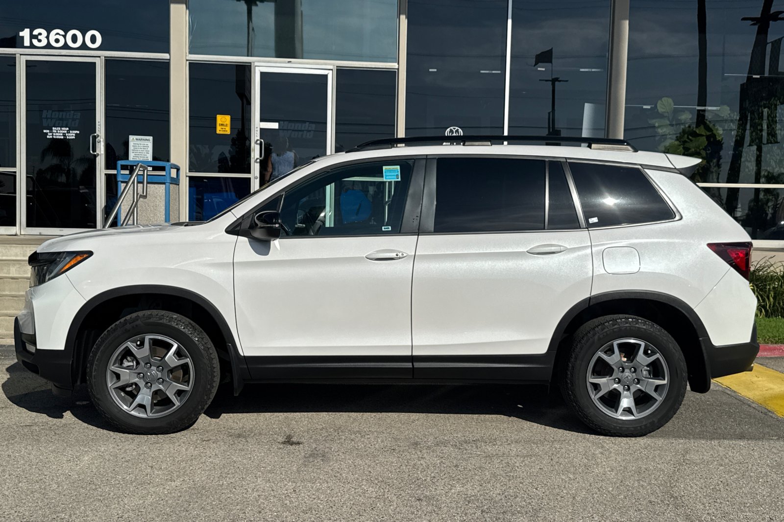 Certified Used 2023 Platinum White Pearl Honda AWD TRAILSPORT image 7