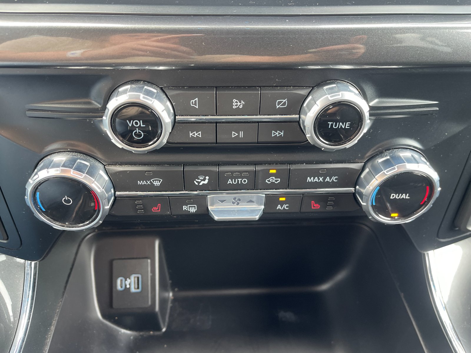 Used 2023 Red Ford XLT image 24