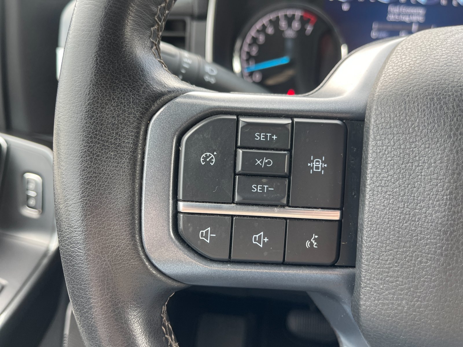 Used 2023 Red Ford XLT image 28