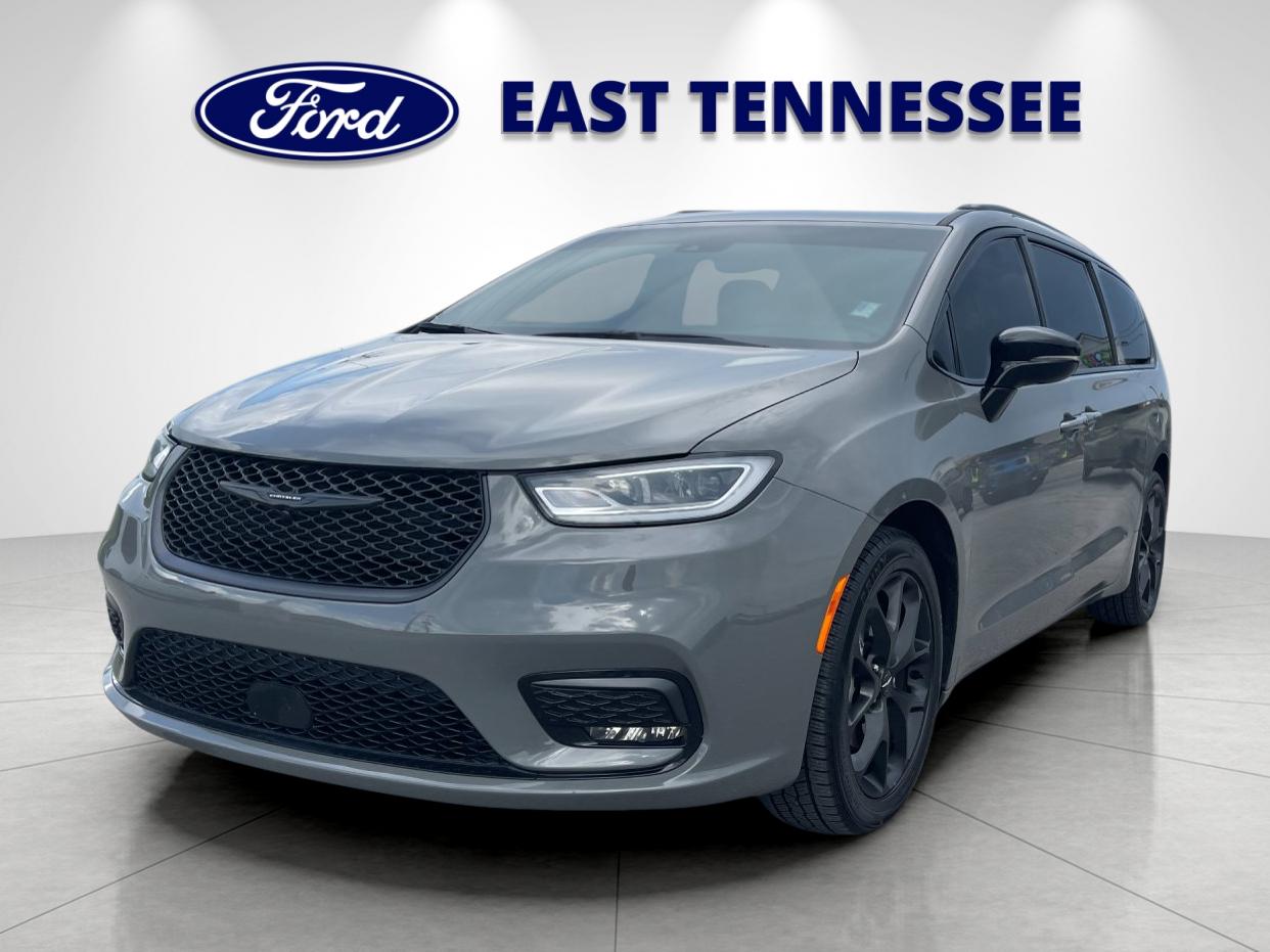 Used 2025 White Chrysler Limited image 7