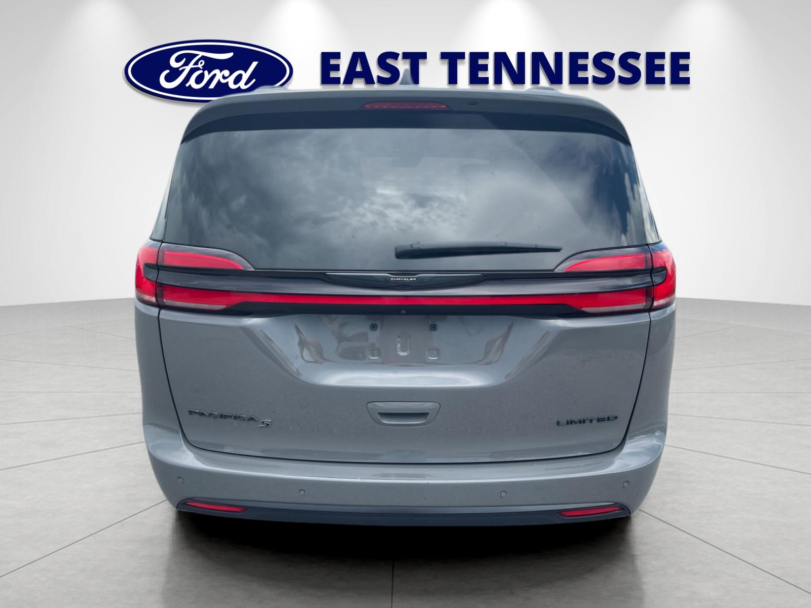 Used 2025 White Chrysler Limited image 4