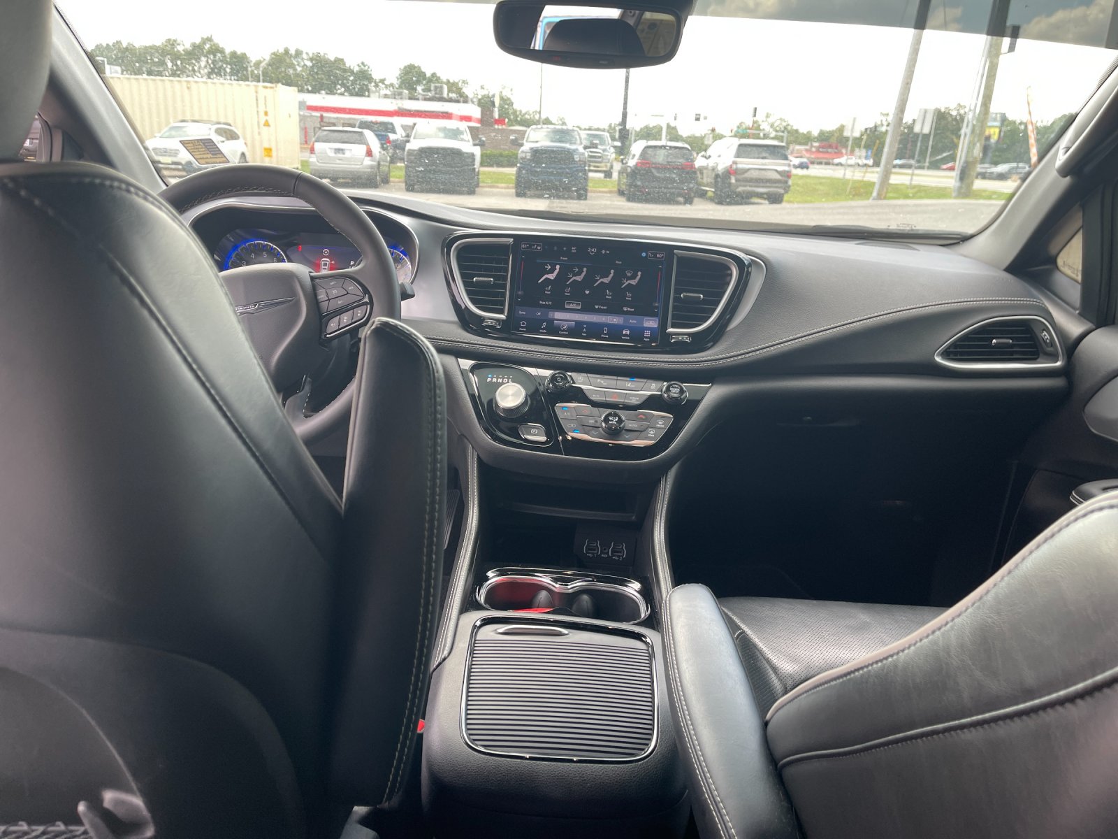 Used 2025 White Chrysler Limited image 15