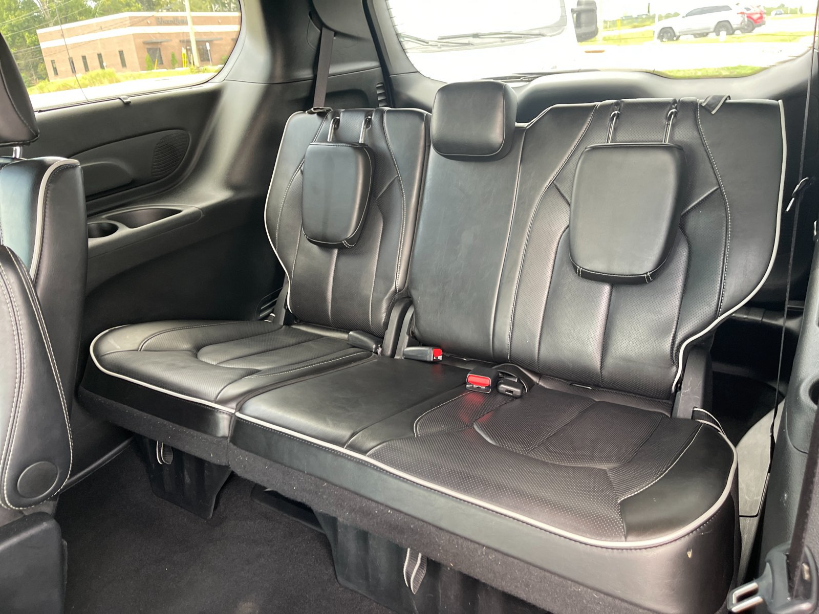 Used 2025 White Chrysler Limited image 17