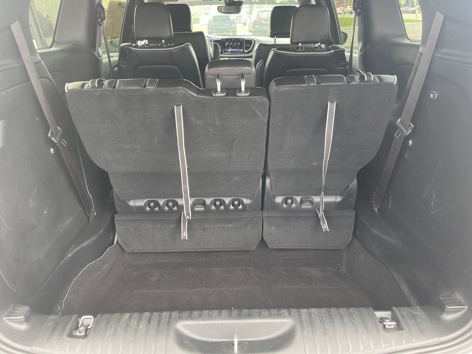Used 2025 White Chrysler Limited image 18