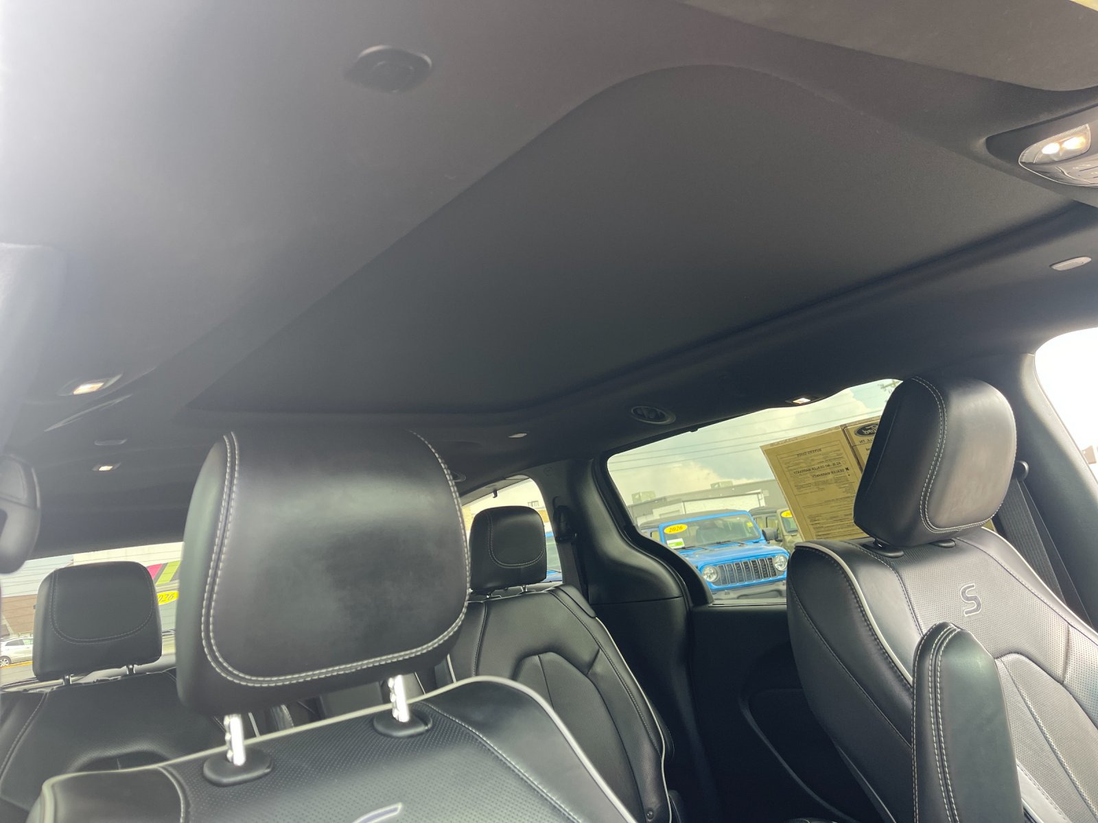 Used 2025 White Chrysler Limited image 20