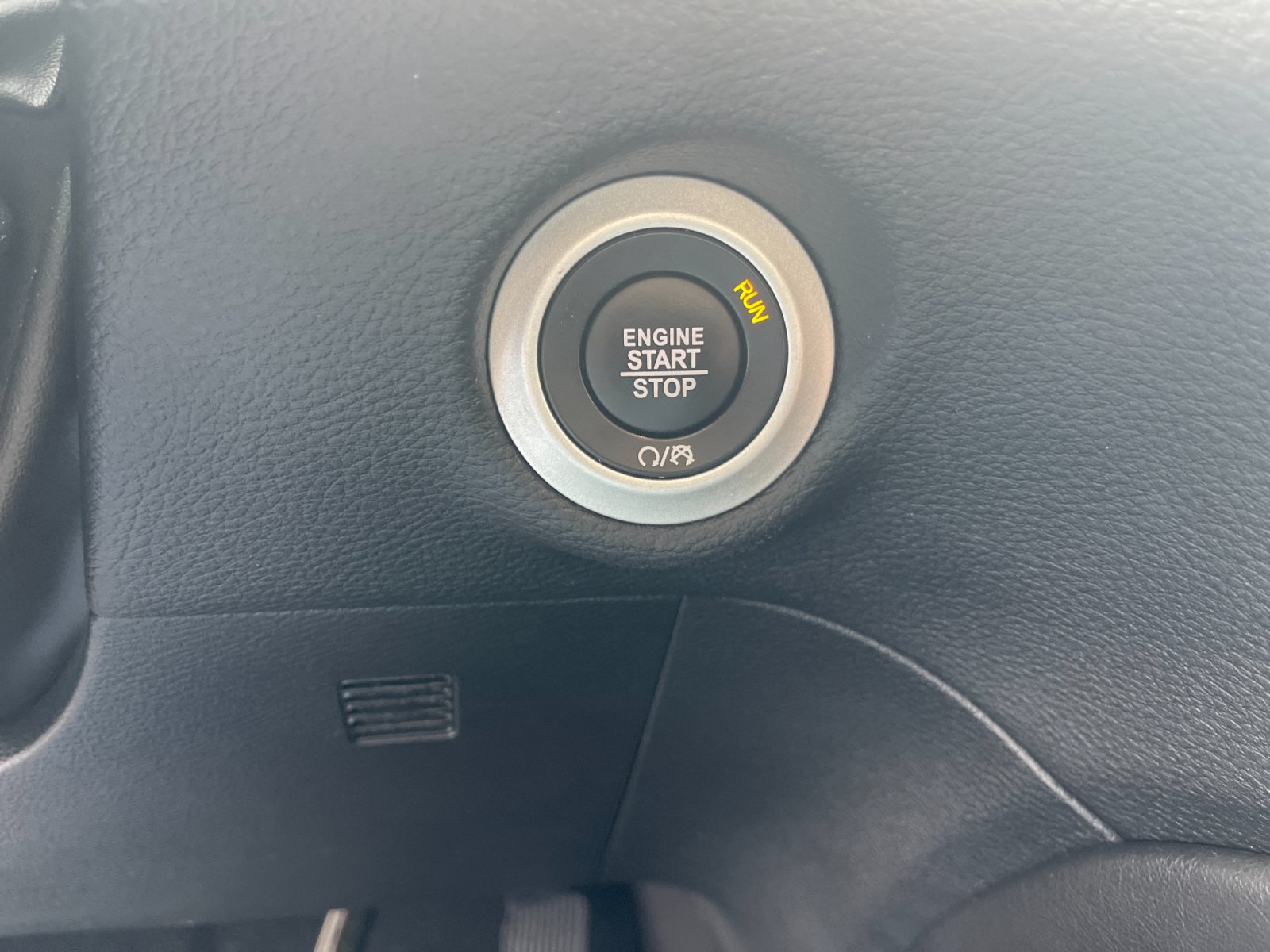 Used 2025 White Chrysler Limited image 26