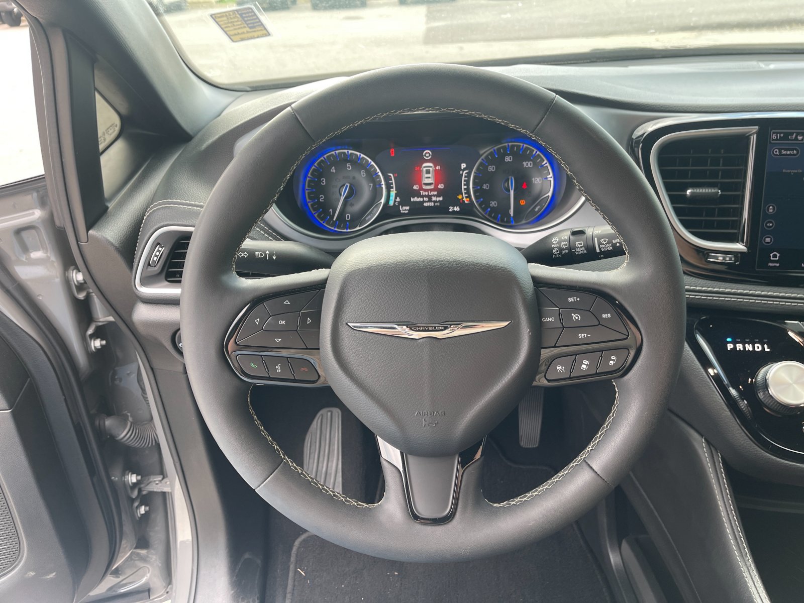 Used 2025 White Chrysler Limited image 27
