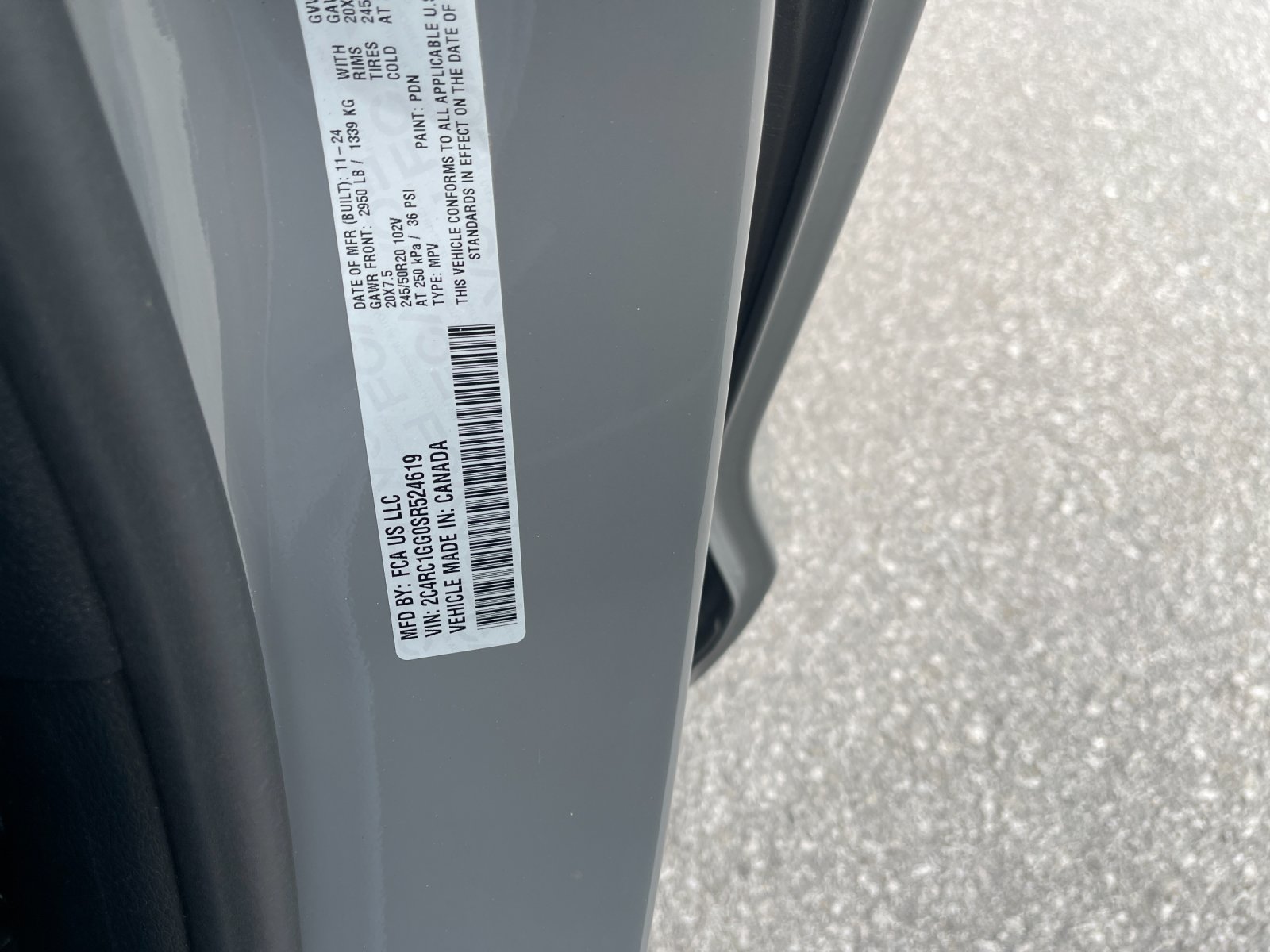 Used 2025 White Chrysler Limited image 34