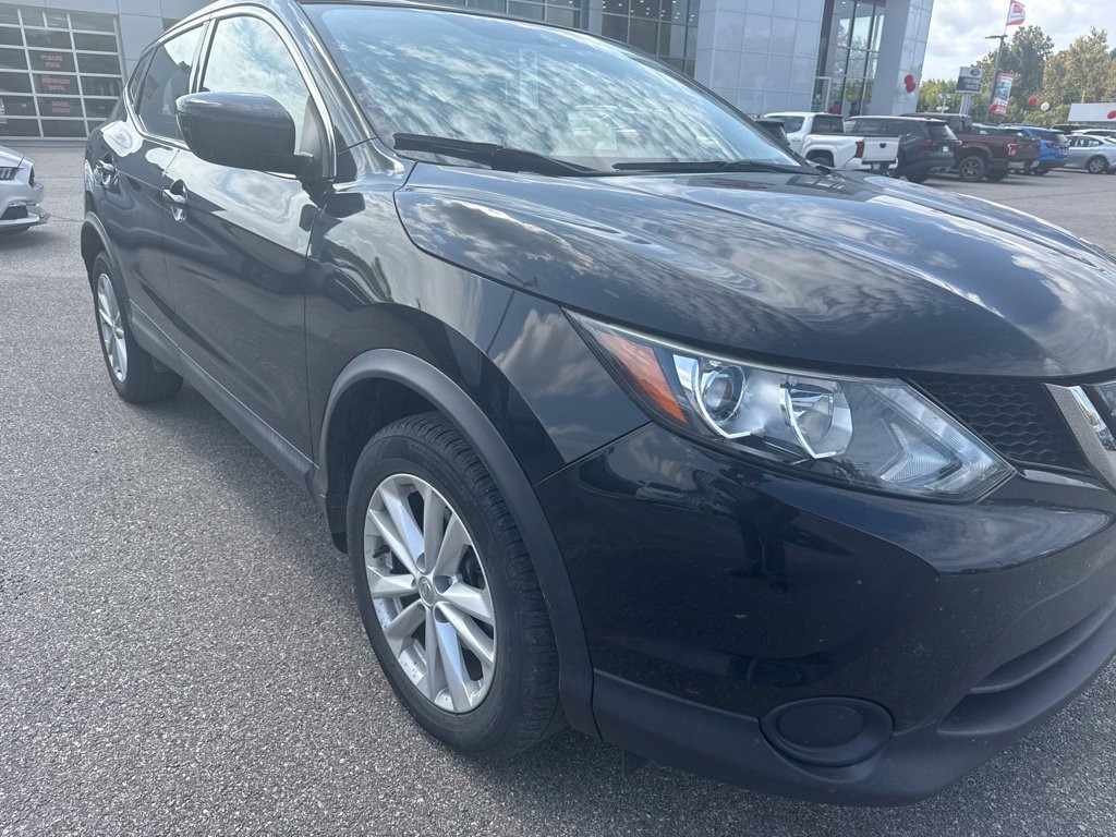 Used 2018 Black Nissan S image 3