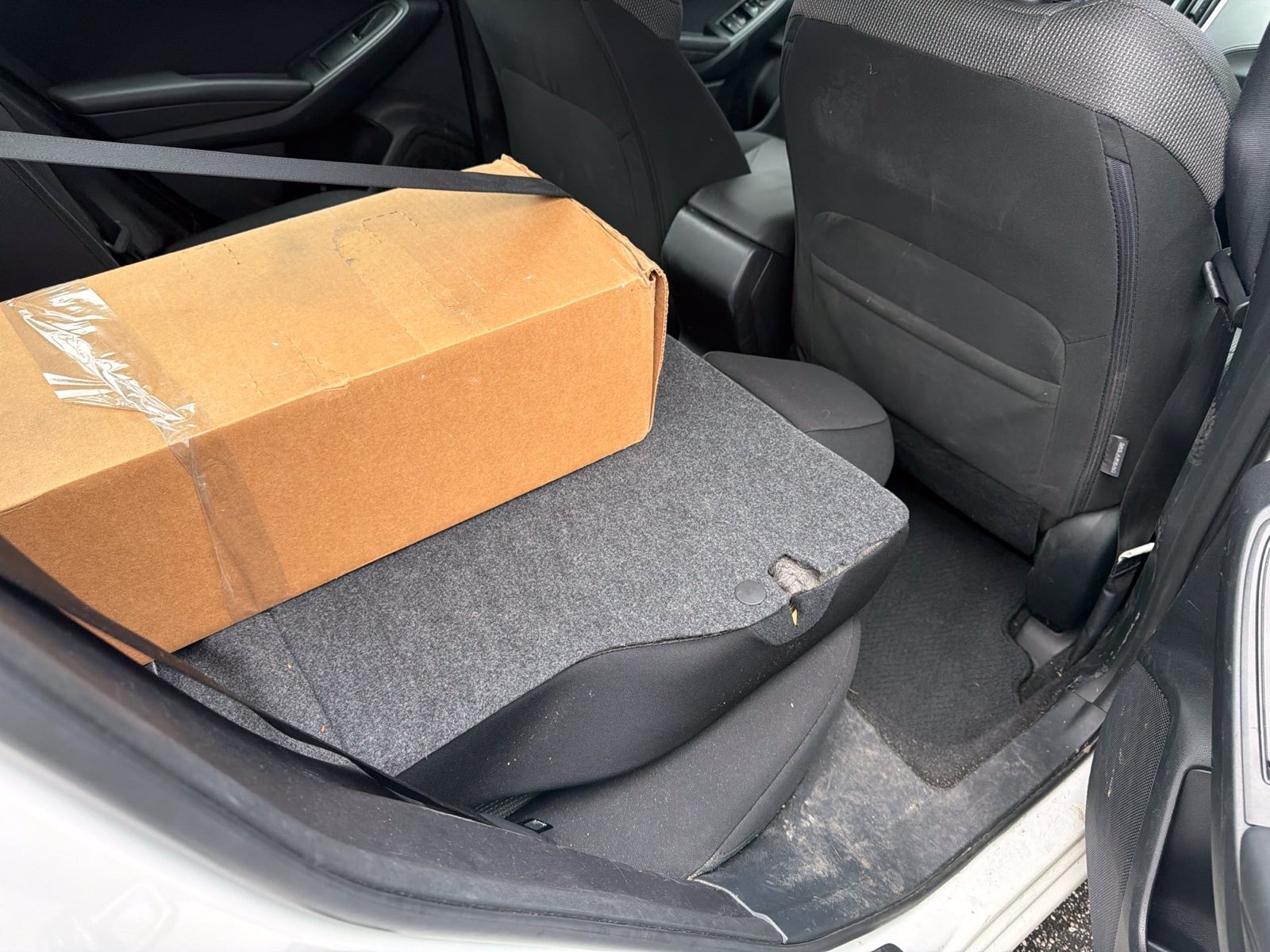 Used 2018 Crystal White Pearl Subaru 2.0i Premium image 9