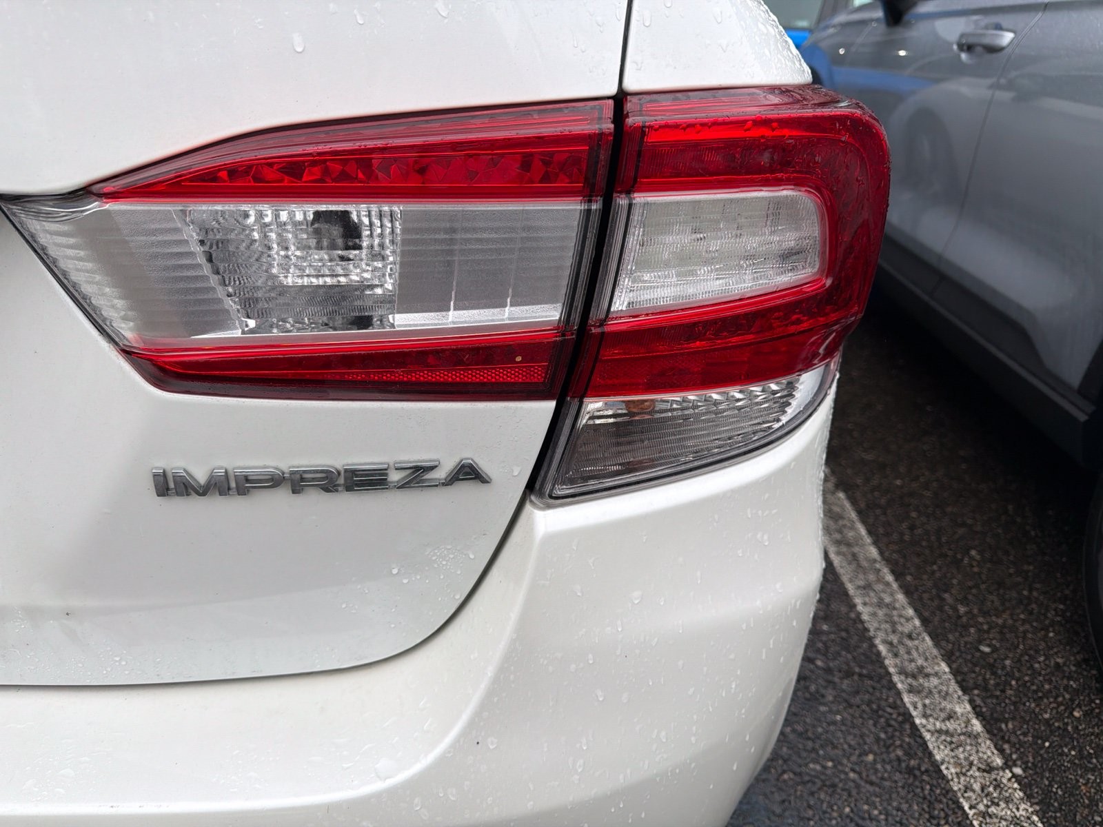 Used 2018 Crystal White Pearl Subaru 2.0i Premium image 11