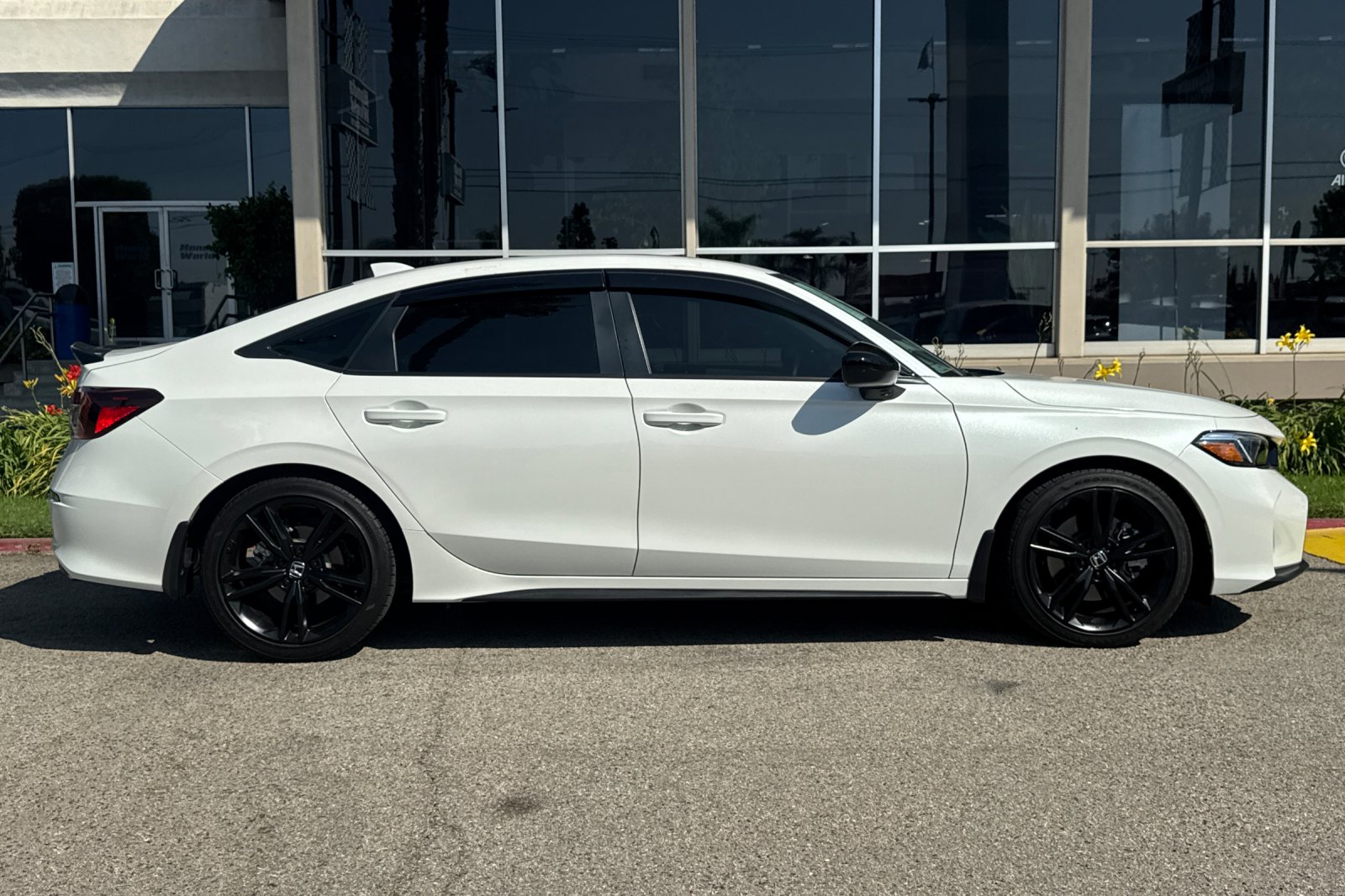 Used 2026 Platinum White Pearl Honda FWD image 4