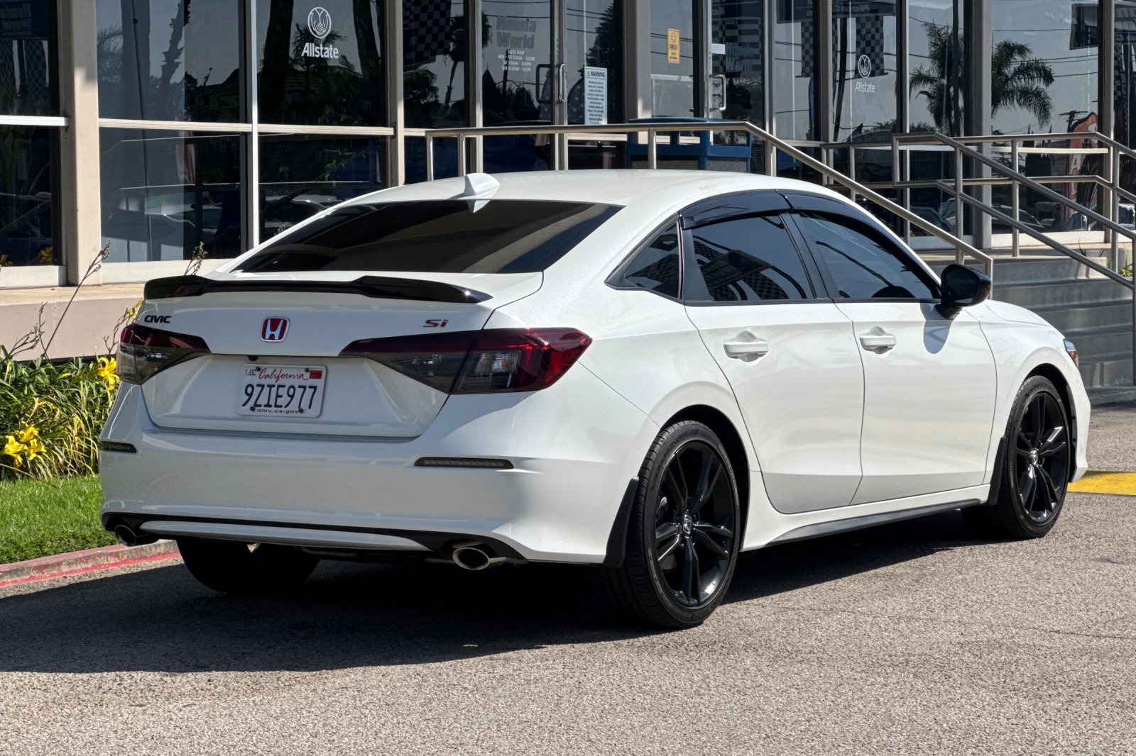Used 2026 Platinum White Pearl Honda FWD image 5