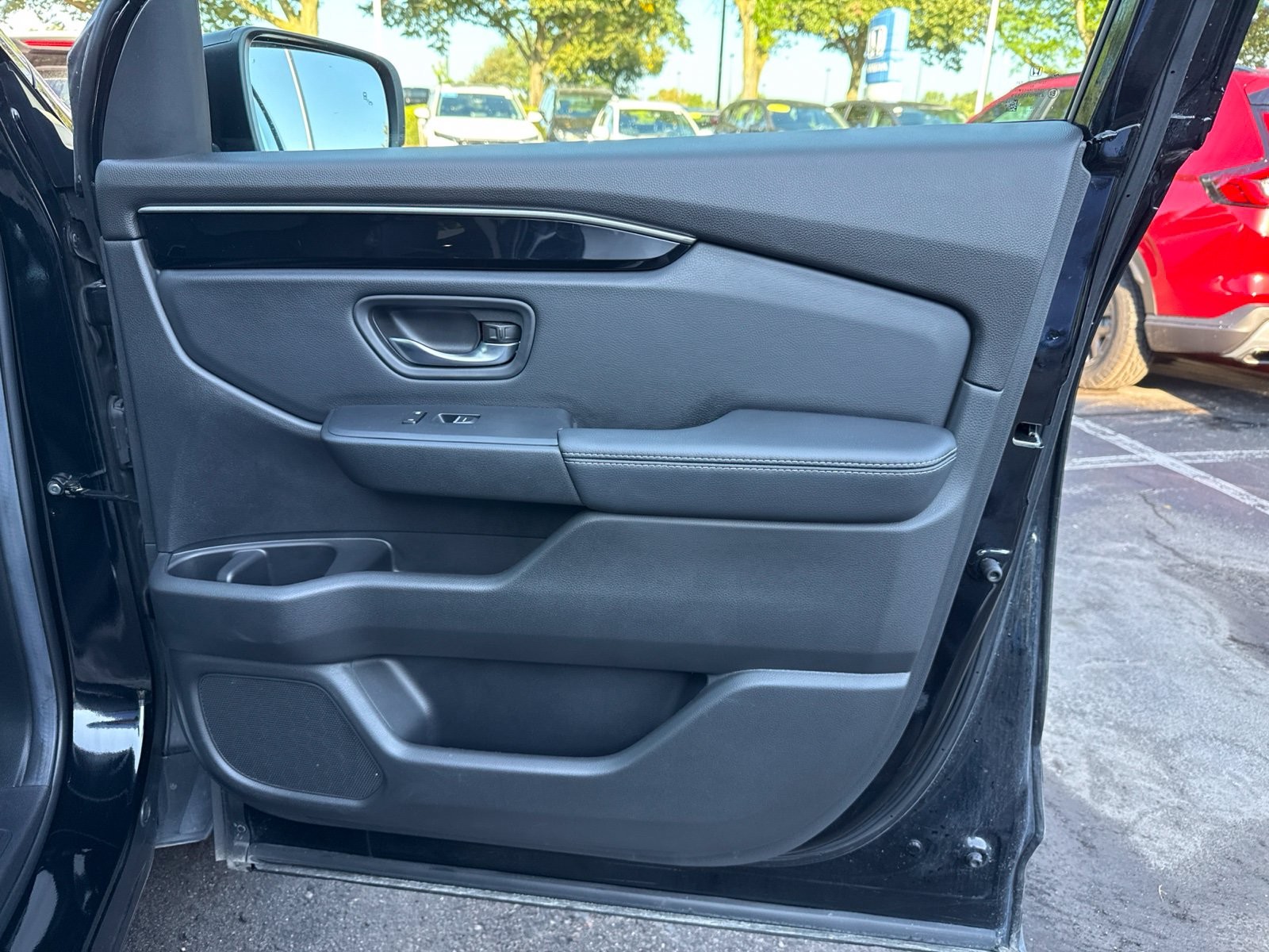 Used 2025 Crystal Black Pearl Honda EX-L image 17