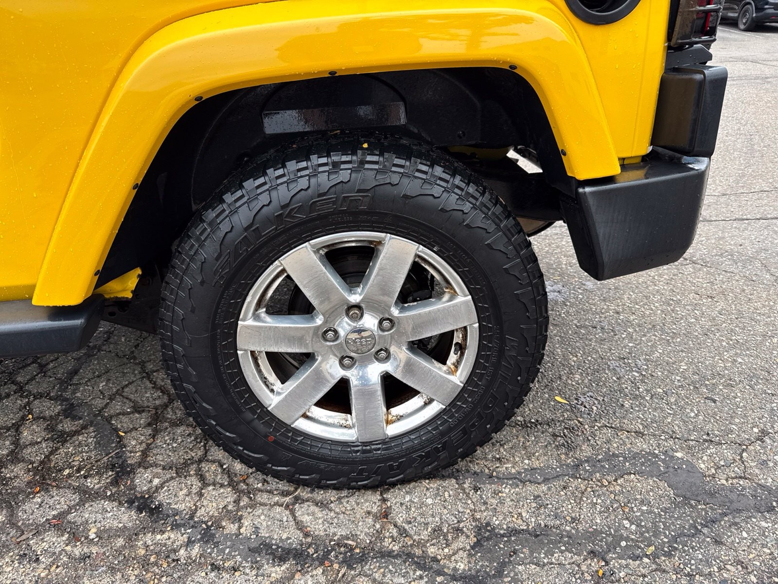 Used 2015 Baja Yellow Clearcoat Jeep Sahara image 4