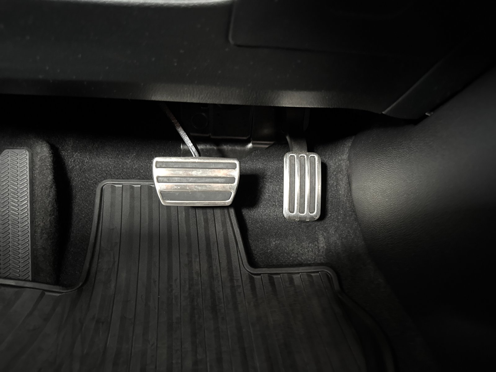 Used 2025 Urban Gray Honda Sport 4D Sedan image 32