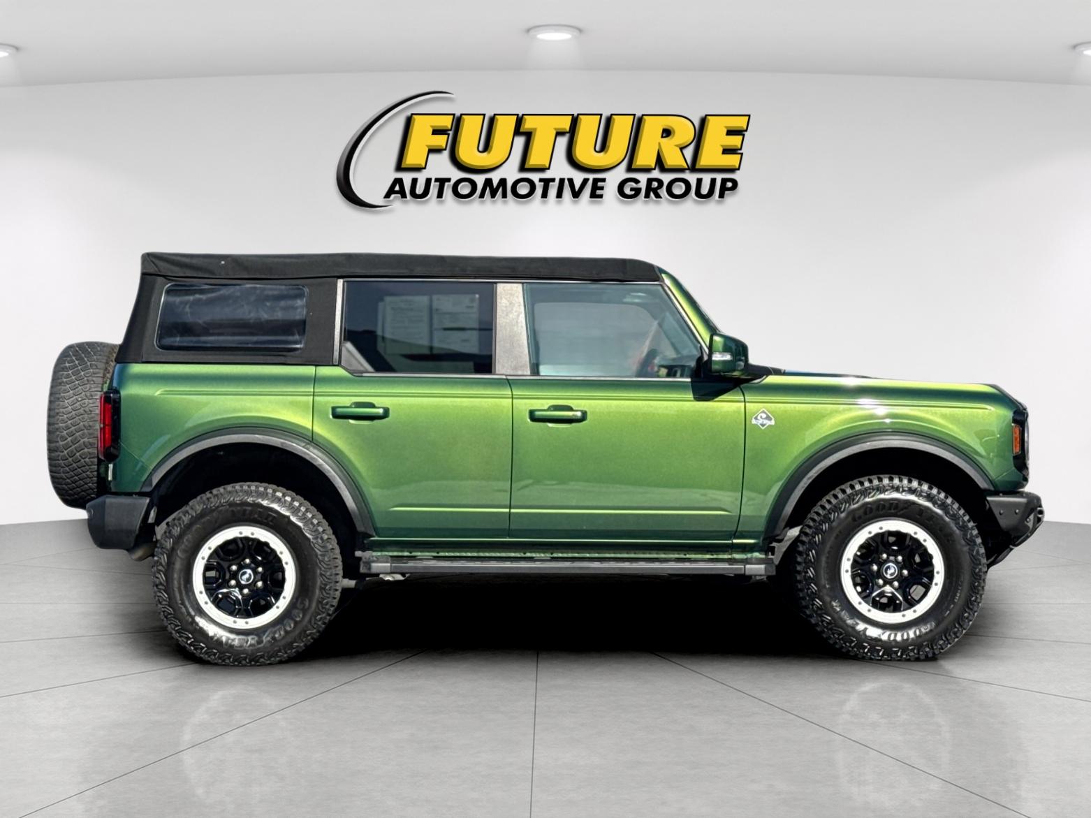 Used 2022 Green Ford Outer Banks image 2