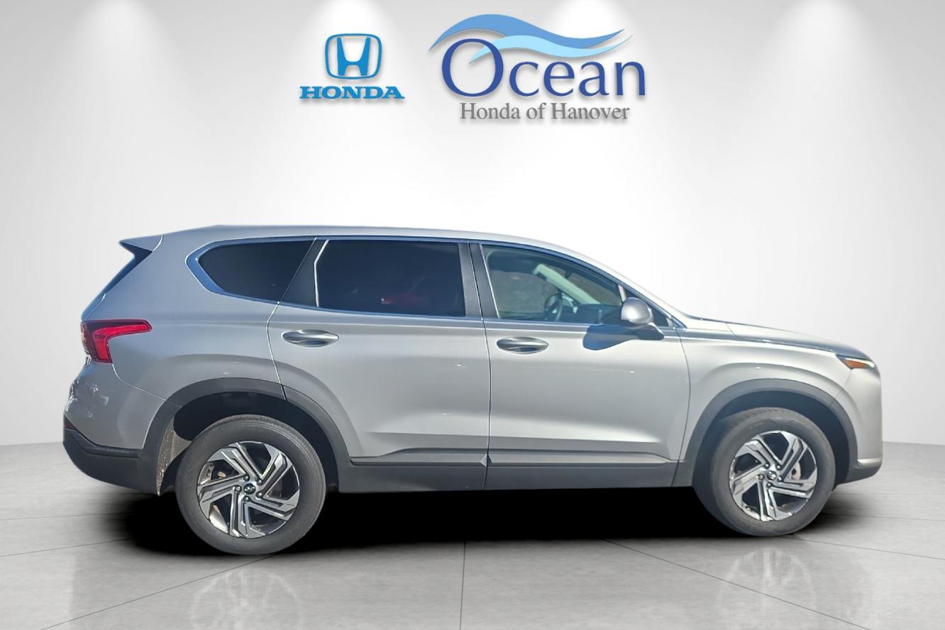 Used 2023 Shimmering Silver Pearl Hyundai SE image 2