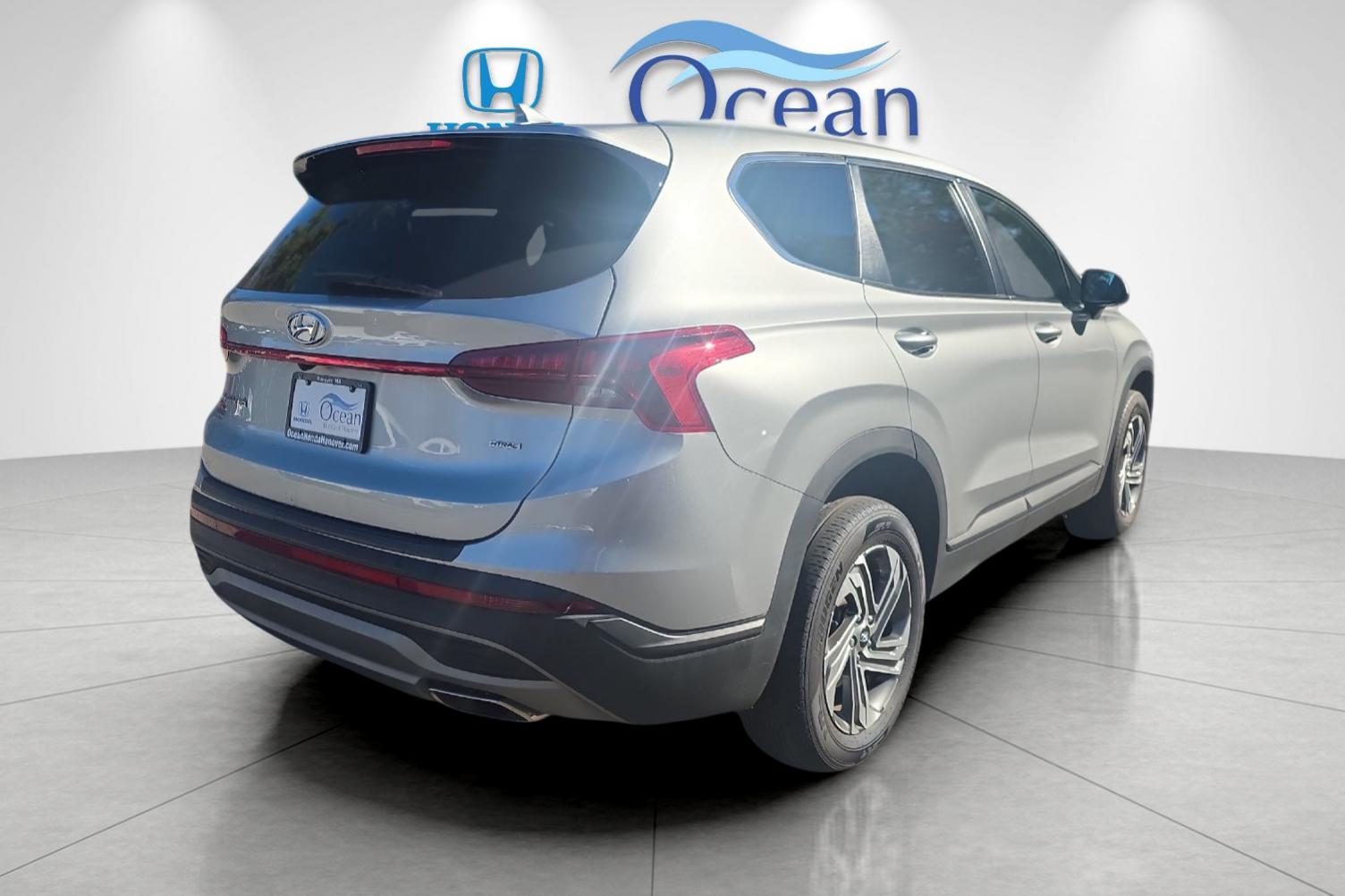 Used 2023 Shimmering Silver Pearl Hyundai SE image 3