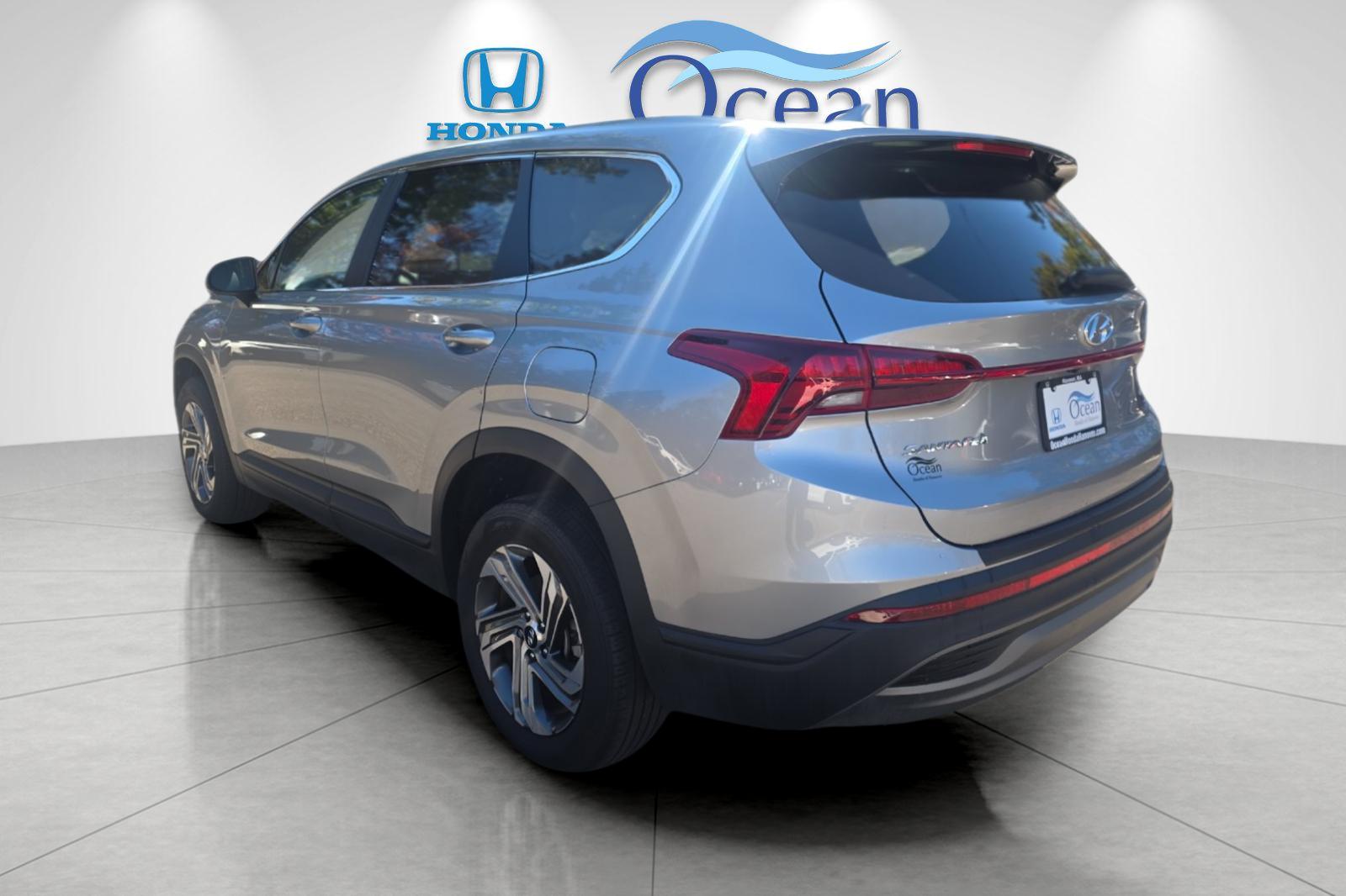 Used 2023 Shimmering Silver Pearl Hyundai SE image 5