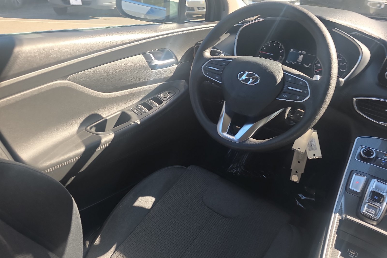 Used 2023 Shimmering Silver Pearl Hyundai SE image 15