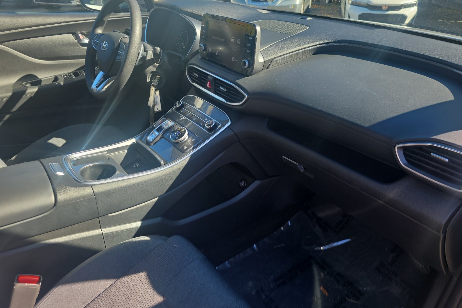 Used 2023 Shimmering Silver Pearl Hyundai SE image 17