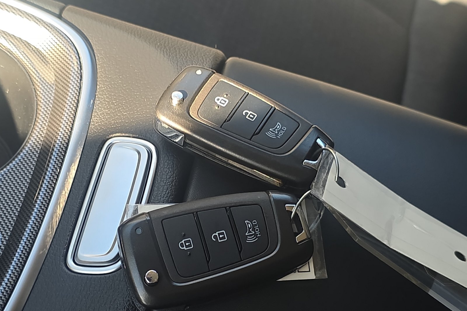 Used 2023 Shimmering Silver Pearl Hyundai SE image 9
