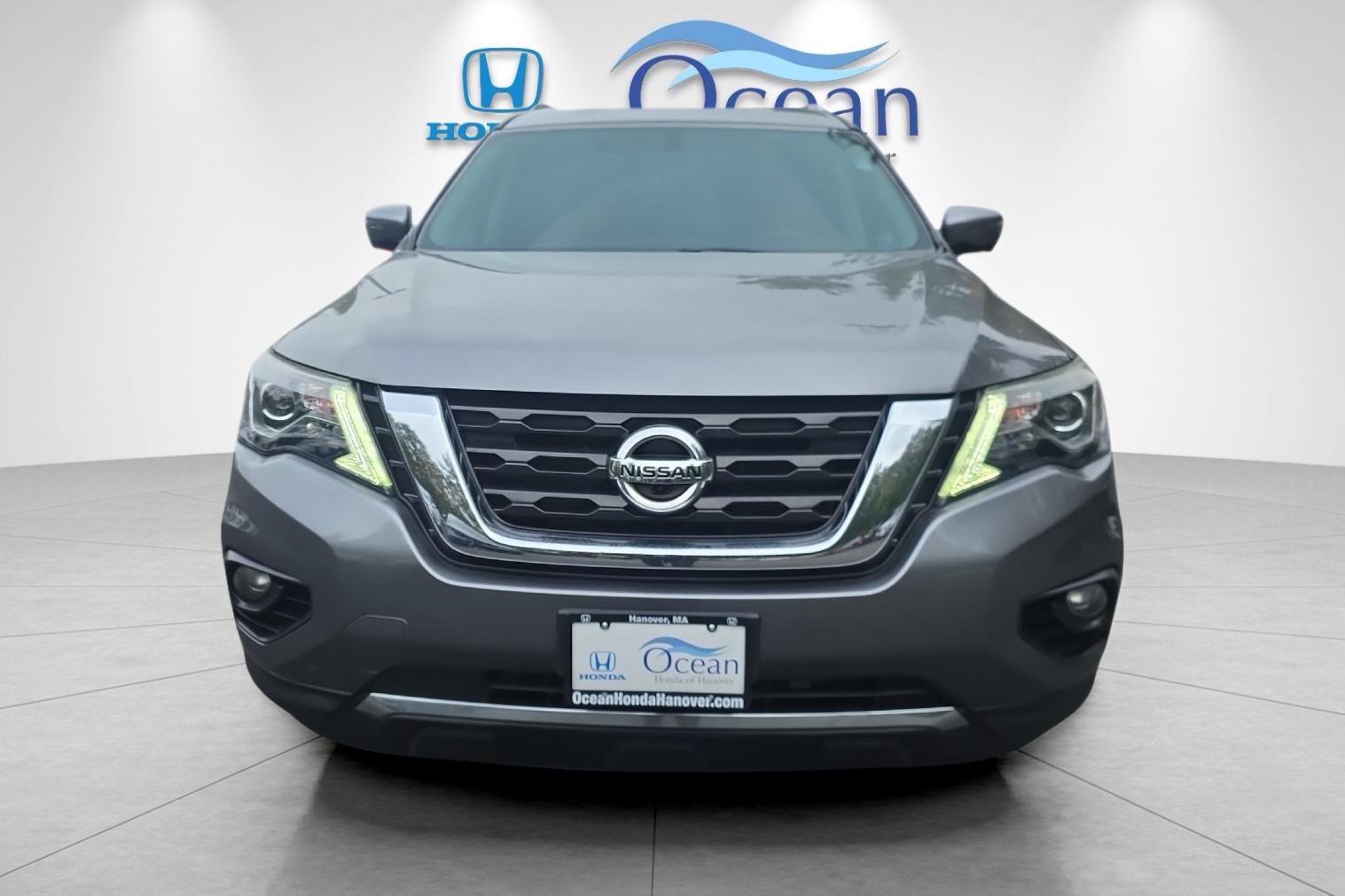 Used 2019 Gun Metallic Nissan SL image 8