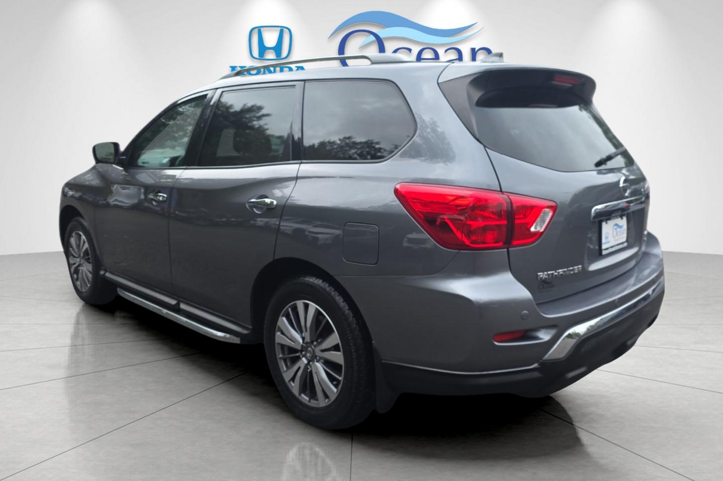 Used 2019 Gun Metallic Nissan SL image 5