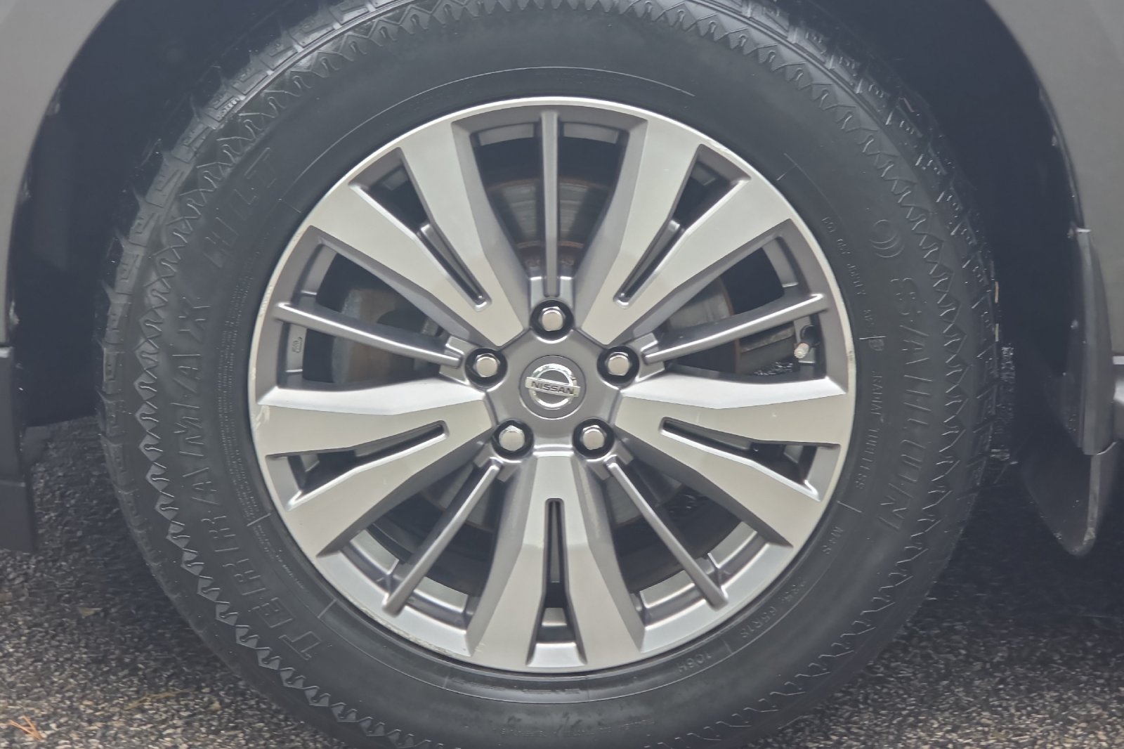 Used 2019 Gun Metallic Nissan SL image 25