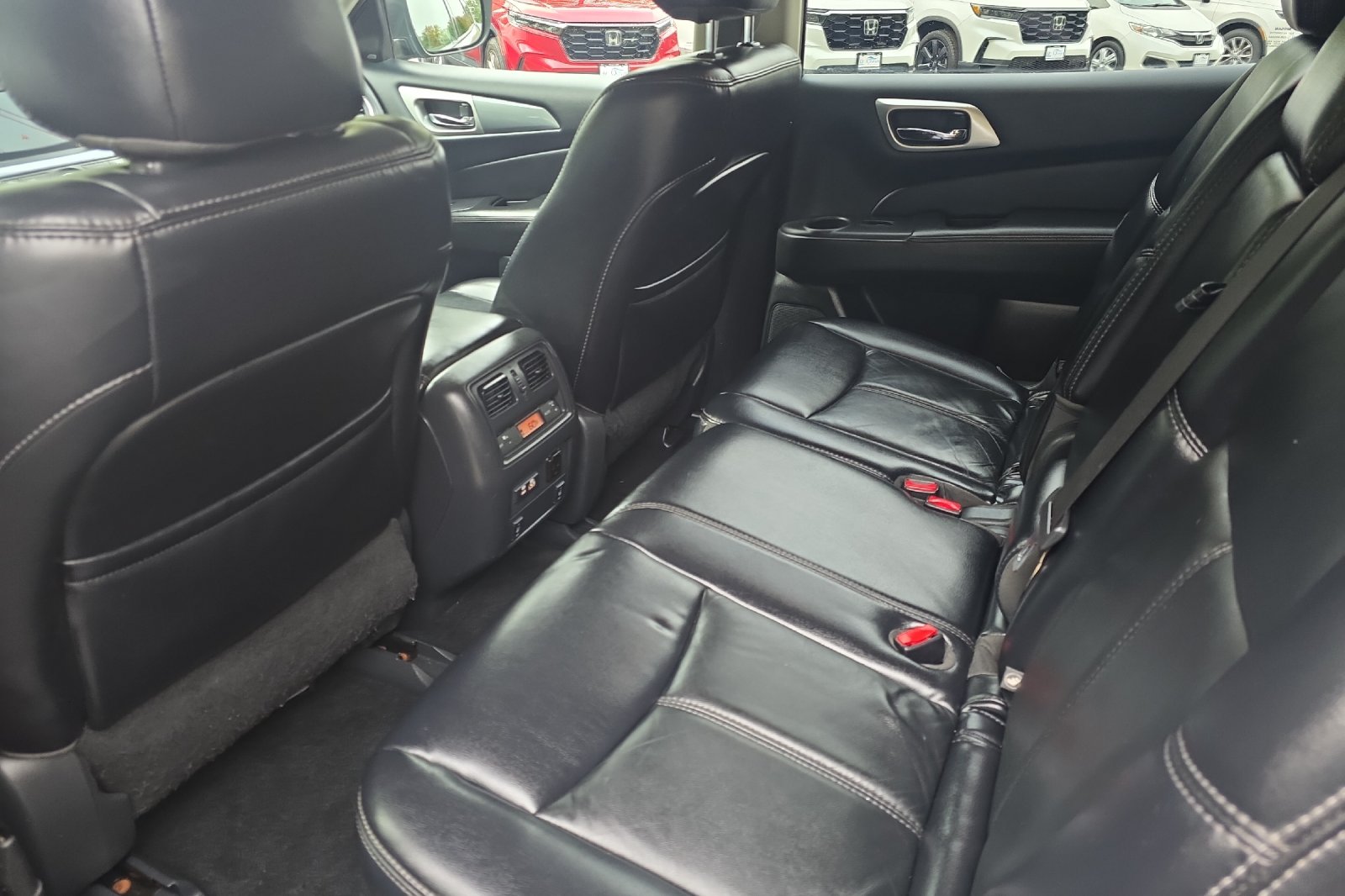 Used 2019 Gun Metallic Nissan SL image 13